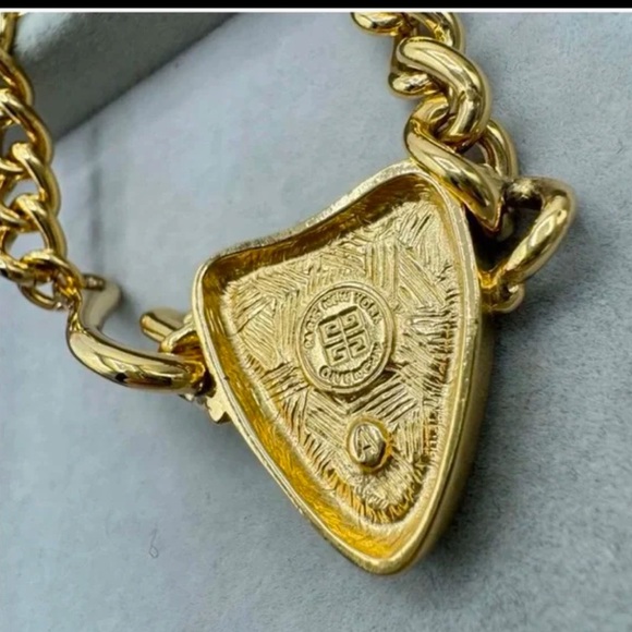 🌷Givenchy Gold Link Bracelet - Picture 5 of 5